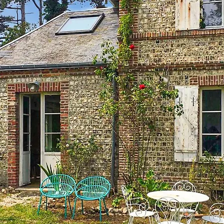 4 Bedroom Gorgeous Home In Etretat 度假居