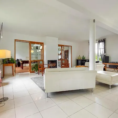 بيت للعطل 4 Bedroom In *